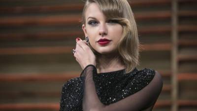 Taylor Swfit promociona su nuevo sencillo: 'Cardigan'. AFP