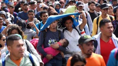 Se estima que más de 2,000 hondureños se encuentran en Guatemala con la caravana migrante que partió el 15 de enero a Estados Unidos. Fotos: AFP