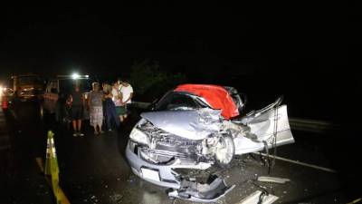 La colisión fue entre un turismo y un bus que cubre la ruta El Mochito-San Pedro Sula.