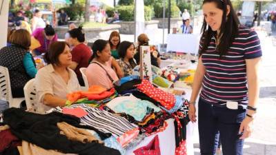 Las mujeres expusieron sus productos elaborados con mucha dedicación y creatividad.