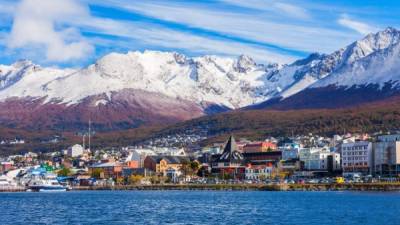 2:30 horas dura el recorrido en barco por Ushuaia. El viajero nunca desciende del bote. Para realizar el viaje recomiendan empacar gorro, ropa térmica, impermeable y calzado antiderrapante.