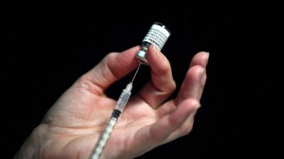 (FILES) This file photo taken on May 31, 2021 shows a nurse preparing a syringe of the Pfizer-BioNtech Covid-19 vaccine at a vaccination centre, in Garlan, western France. - Thirty million of French people, on June 12, 2021, have received at least one dose of vaccine against Covid-19, announced Prime Minister Jean Castex, who called for 'winning the battle against the virus'. (Photo by Fred TANNEAU / AFP)