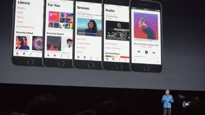 Eddy Cue, vicepresidente de software y servicios de Apple, en la presentación de los nuevos cambios.