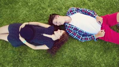 El enamoramiento de un adolescente es un hecho significativo en su vida, por esta razón hay que actuar con inteligencia.