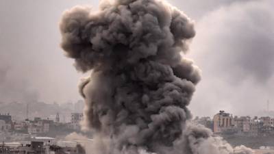 Israel continúa los bombardeos sobre la Franja de Gaza este lunes.