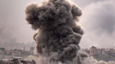 Israel continúa los bombardeos sobre la Franja de Gaza este lunes.