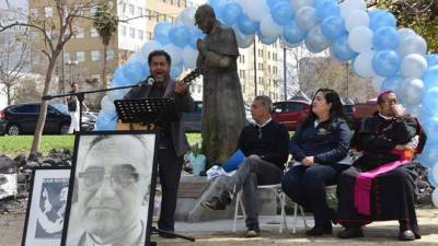 Creyentes de la misión pastoral de Oscar Romero, arzobispo asesinado en 1980 en El Salvador, durante un acto de homenaje para celebrar su canonización. EFE/Archivo