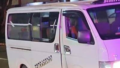 El cuerpo sin vida del conductor quedó dentro del bus rapidito.