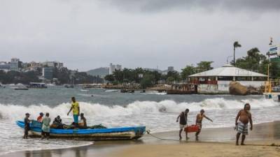 Genevieve dejará fuertes lluvias y oleaje en las costas del Pacífico mexicano./EFE.