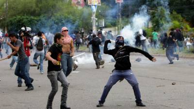 Los manifestaron protestaron frente a la máxima casa de estudios.