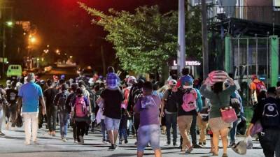 Una nueva caravana con más de 400 migrantes partió la madrugada de este martes desde San Pedro Sula, Honduras, hacia EEUU./AFP.