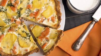 Hornear el quiche de vegetales a 180°C de 30 a 40 minutos.