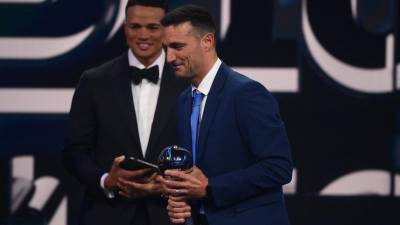 Scaloni se lleva el premio a mejor entrenador del año para la FIFA