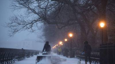 American Airlines canceló varios vuelos a Boston mientras que en el aeropuerto de LaGuardia en Nueva York, fueron cancelados más del 90% de los vuelos de este jueves.