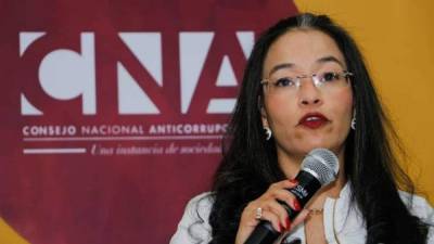 Gabriela Castellanos presentó la documentación en la Unidad Fiscal Especial contra la Corrupción y la Impunidad (Ufecic) en Tegucigalpa.