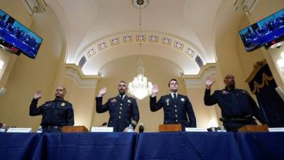 Los policías que testifican sobre el asalto al Capitolio. Foto: AFP