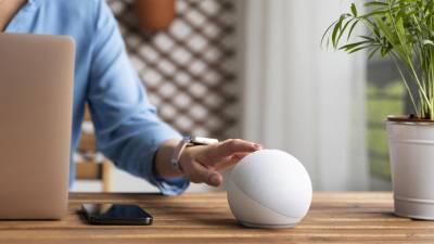 Con esta renovación de su popular asistente Alexa, Amazon busca competir con otros chatbots de IA como los de Google y OpenAI.