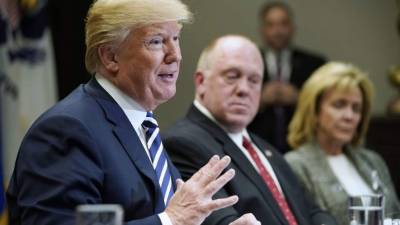 Trump redobla su ofensiva migratoria contra las ciudades santuario.