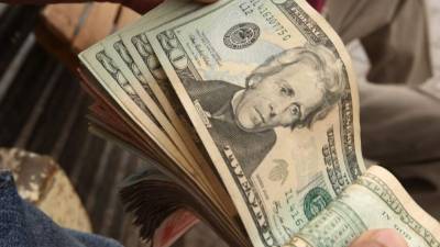 El precio de la divisa norteamericana se mantiene en Honduras en las primeras jornadas de la semana.
