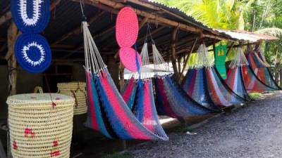 El sitio de venta de sombreros y todo tipo de artesanías se ubica en el barrio El Zapote. Atienden de 6:00 am a 6:00 pm todos los días.