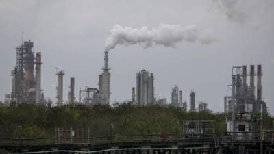 (FILES) In this file photo taken on March 11, 2019 a refinery near the Corpus Christi Ship Channel is pictured in Corpus Christi, Texas. - President Donald Trump announced on September 15, 2019 that he has authorized the release of oil from US strategic reserves after drone attacks cut Saudi Arabia's crude production by half. (Photo by Loren ELLIOTT / AFP)