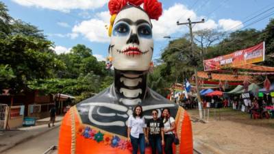 México. La Catrina suelen llamar a esta figura de Frida Kahlo. Fotos: Gilberto Sierra