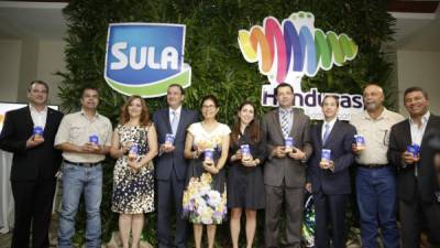 Autoridades del Gobierno, productores y de la empresa Sula.