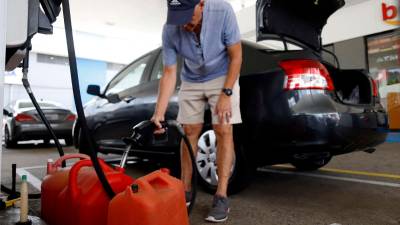 <b><span class=mln_uppercase_mln>sector.</span></b><span class=mln_uppercase_mln> </span>Ayer, el barril de petróleo cerró en $104.2, un ligero aumento en comparación con los precios de hace una semana. <span class=mln_uppercase_mln>foto: Efe</span>