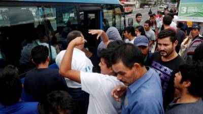 Migrantes guatemaltecos recién deportados de Estados Unidos. EFE