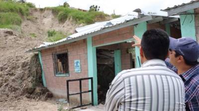 Las lluvias han provocado derrumbes que han afectado escuelas y otras viviendas.