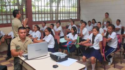 Fusina instruyó ayer a los alumnos del Instituto Copantl en la Rivera Hernández. Foto: Jorge Monzón