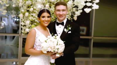 Esposos. Daniela Chávez y William Dox posan felices para el lente de LA PRENSA.