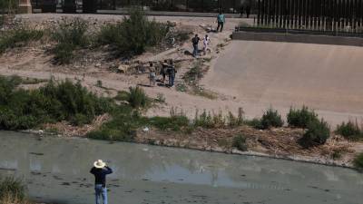 Cientos de migrantes cruzan el río Bravo a diario generando una nueva crisis en la frontera sur de Estados Unidos.