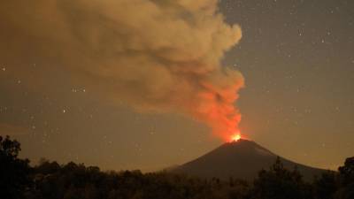 Las cenizas del volcán Popocatépetl han alcanzado varias comunidades elevando el nivel de alerta en la región.