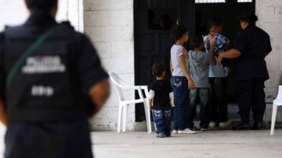 Las madres privadas de libertad están pendientes del cuidado de sus hijos.