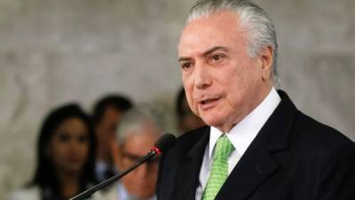 (FILES) In this file photo taken on August 01, 2017 Brazilian President Michel Temer gestures during the announcement of the launching of a new medical college, at Planalto Palace in Brasilia. - An appeals court in Rio de Janeiro decided on May 8, 2019 that former Brazilian President Michel Temer, who faces accusations of corruption, must return to jail and the decision 'has immediate effect,' a court adviser confirmed to AFP. Temer had been provisionally imprisoned at the end of March but released a few days later by order of an appeals judge, whose decision was reverted today. (Photo by EVARISTO SA / AFP)