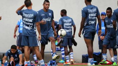 Carlo Costly encabeza el entrenamiento de la Selección Nacional en Tegucigalpa.