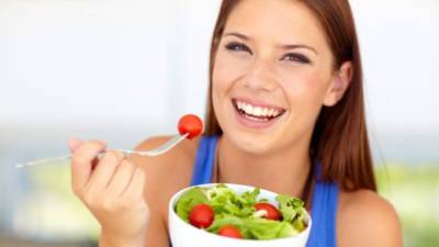 El consumo de las frutas y verduras mejora el organismo.