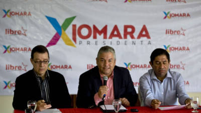 Candidato a designado presidencial Eduardo Enrique Reina habla durante una conferencia de prensa en Tegucigalpa, el 22 de noviembre de 2013. AFP