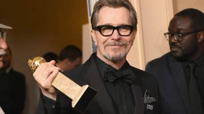 BEVERLY HILLS, CA - JANUARY 07: Actor Gary Oldman poses with the award for Best Performance by an Actor in a Motion Picture Drama for 'Darkest Hour' in the press room during The 75th Annual Golden Globe Awards at The Beverly Hilton Hotel on January 7, 2018 in Beverly Hills, California. Kevin Winter/Getty Images/AFP