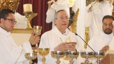 El cardenal Óscar Andrés Rodríguez durante la homilía dominical pregonó la paz y el perdón.