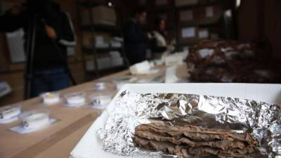 Fotografía de un cactus de unos 4.000 años de antigüedad, posiblemente de la especie alucinógena San Pedro (Echinopsis pachanoi), que sorprendió a un equipo de arqueólogos peruanos al hallarlo en el complejo arqueológico El Paraíso, donde se encuentran los templos prehispánicos más antiguos de Lima, Perú. EFE