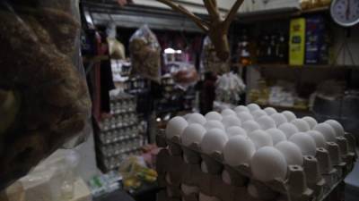 Pese al incremento, los huevos son de los productos más consumidos por los sampedranos. Foto: Melvin Cubas.