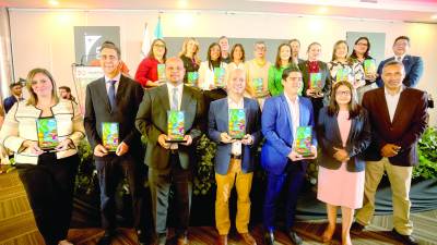 World Vision entrega reconocimientos a socios estratégicos.