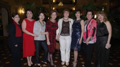 Anfitrionas. Hellen García, Rosario Núñez, Aura Gatling, Lizeth Nassar, Mary Bendeck, Rita Handal, Rita Simón y Maritza Lara