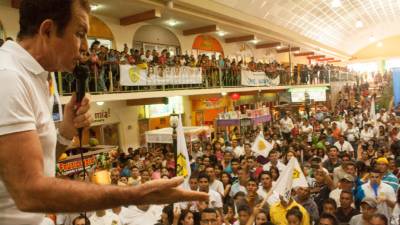 Salvador Nasralla, candidato por el PAC asegura que él no le tiene que pagar a sus seguidores para que lo apoyen en sus eventos.