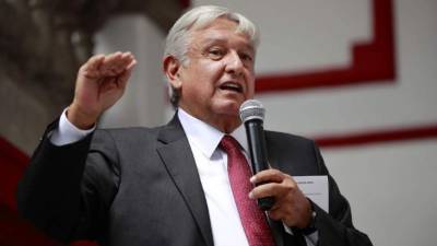 López Obrador mencionó la posibilidad de ampliar la actual terminal, utilizando un antiguo aeropuerto militar. Foto.EFE/Archivo