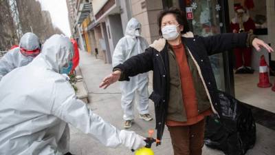 China continental (sin contar los territorios de Hong Kong y Macao), donde apareció la epidemia a fines de diciembre, registraba 79.824 casos, incluyendo 2.870 muertes.