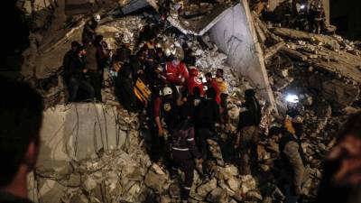 El presidente estadounidense Donald Trump cumplió su advertencia contra Siria tras ejecutar un ataque militar por el ataque químico contra una localidad controlada por rebeldes que dejó más de 50 muertos y cientos de civiles heridos el pasado fin de semana. (Advertencia: Imágenes sensibles).