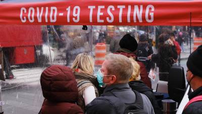 La variante ómicron se transmite más rápidamente que la delta, según nuevo estudio de la OMS.